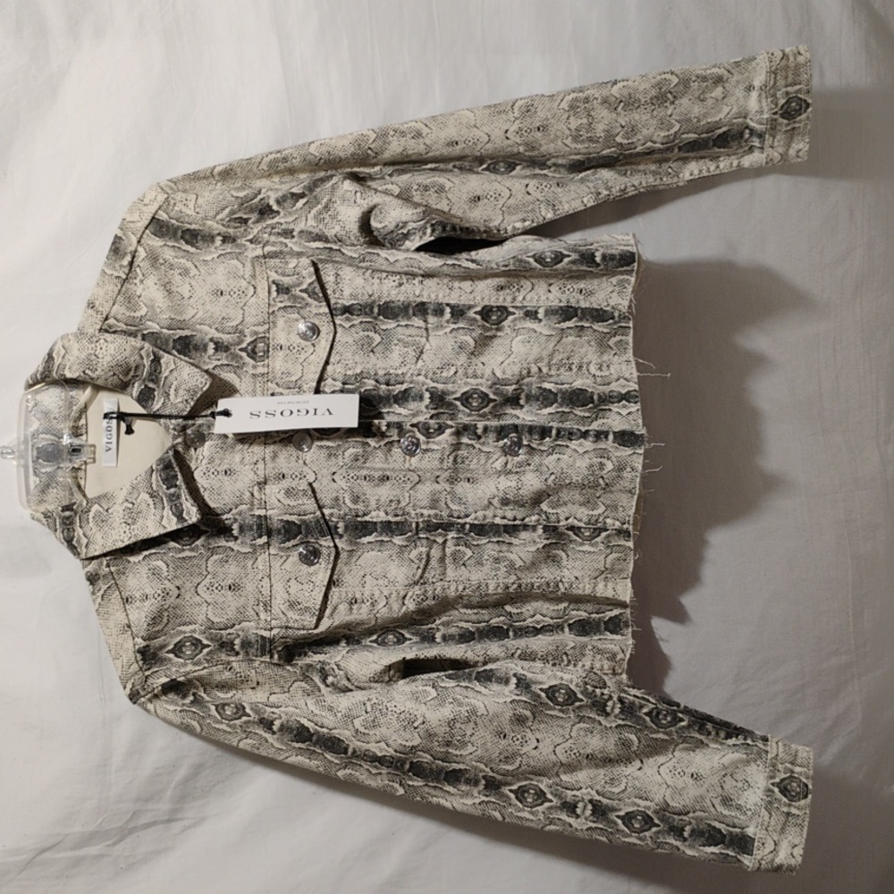 (D-7) NWT Vigoss Jeans Snakeskin Print Button Up Crop Jacket Sz.S